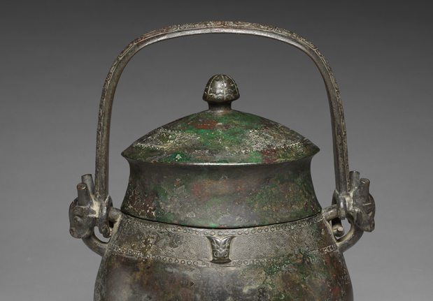 You wine vessel with Shi emblem, early Western Zhou period, 1049/45-957 BCE